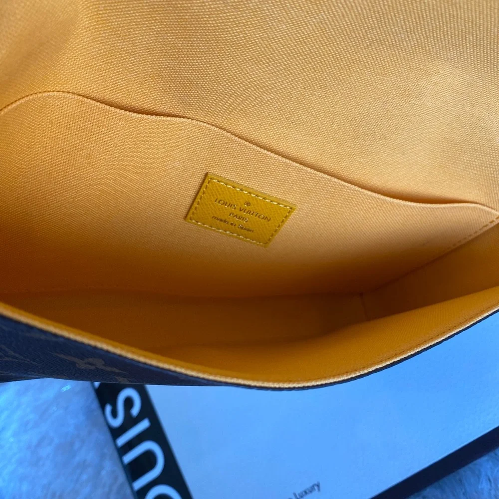 Authentic Louis Vuitton bag - Picture 13 of 16